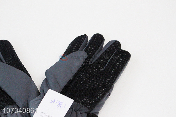 Latest style winter windproof anti-skid sports gloves for men