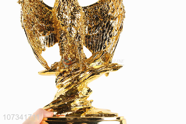 Hot selling home decorations gold eagle figurine resin statuette