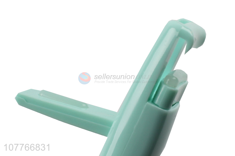 Low price plastic styling beginner partial eyelash curler