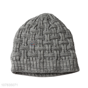 Hot selling fashionable men outdoor winter knitted beanies wholesale
