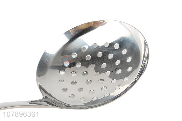 Low price silver sunflower carving long handle colander wholesale