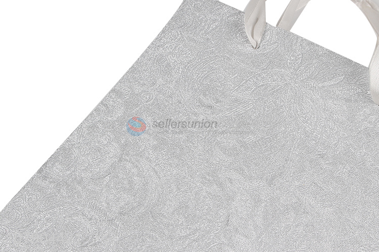 Good wholesale price silver paper packaging bag holiday gift bag