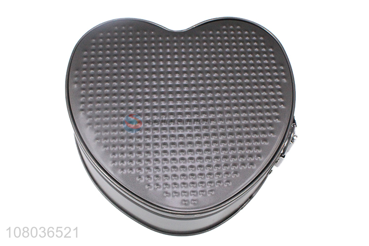 Good quality iron non-stick love cake mold with lock for baking