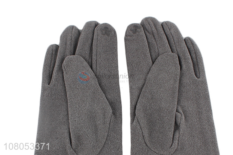 Yiwu wholesale gray winter riding windproof gloves for women