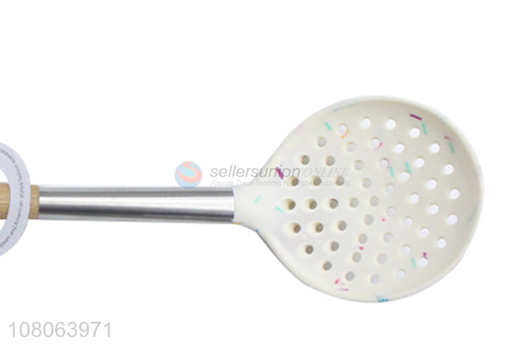 Yiwu factory wooden handle household kitchen strainers