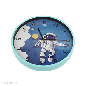 Wholesale decorative battery operated round astronaut wall clocks