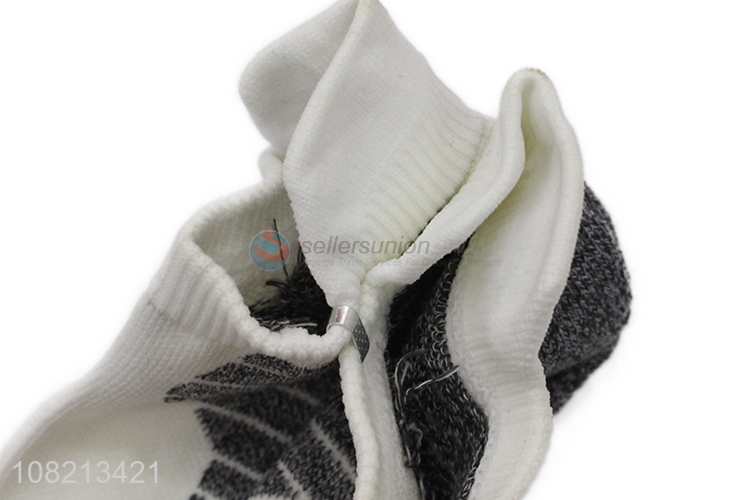 Yiwu factory outdoor sports anti-slip men socks for sale