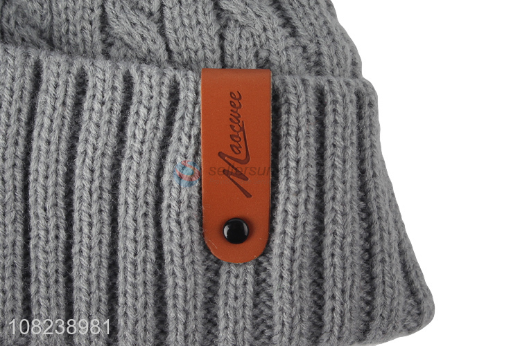 High quality unisex winter warm cuffed knitted beanie with pom pom