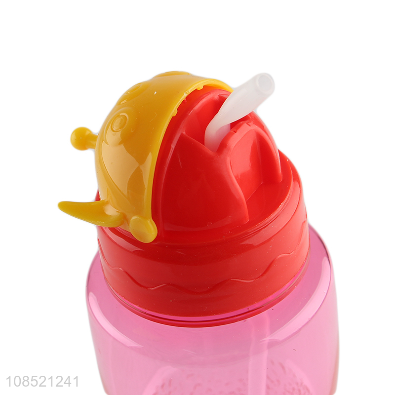 Wholesale 600ml portable plastic water bottle with silicone straw
