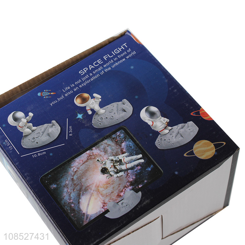 Yiwu market cartoon astronaut mobile phone holder for tabletop