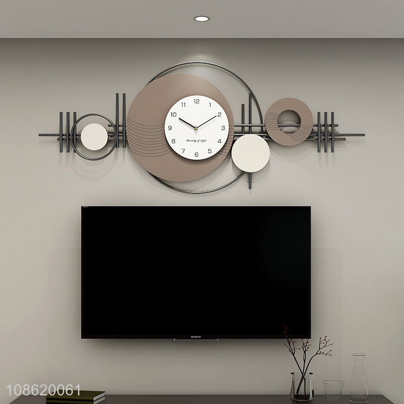 Wholesale big battery-powered wall clock silent metal art wall clock