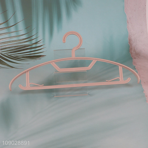 Good Quality Durable Wide Thick Non-Slip Plastic Clothes Hangers for Adults