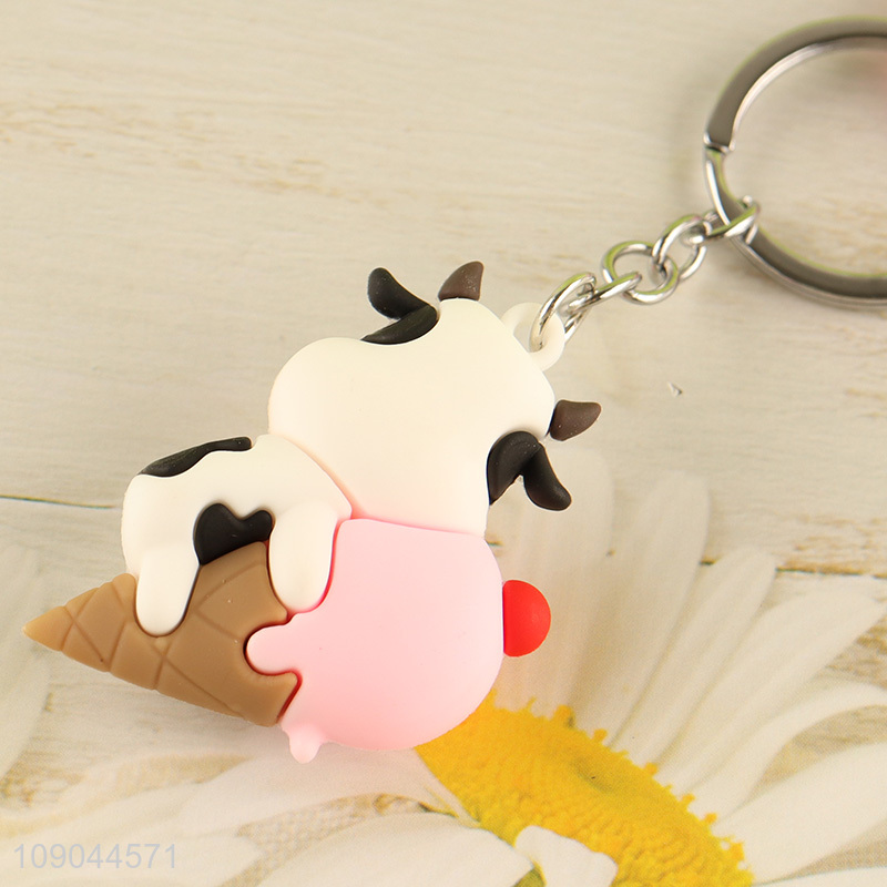 Factory supply cute cartoon cow pendant silicone keychain for gifts