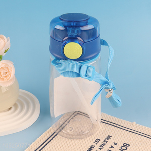 China Wholesale Kids Children Plastic Water Bottle with Shoulder Strap and <em>Straw</em>
