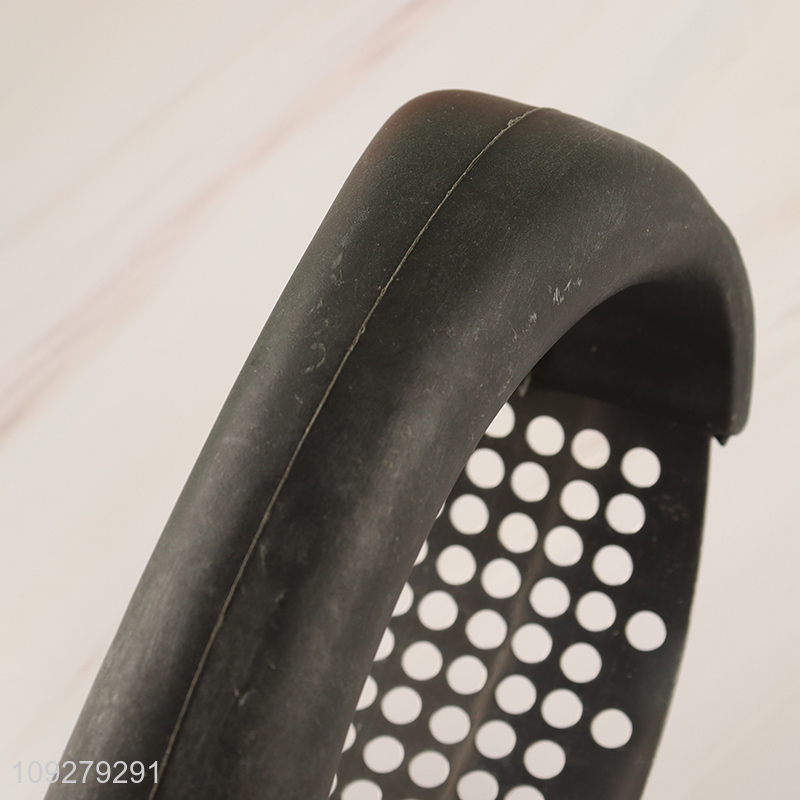 Top Selling Stainless Steel Kitchen Tool Round Garlic Press