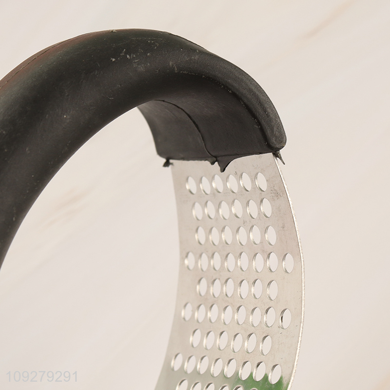 Top Selling Stainless Steel Kitchen Tool Round Garlic Press