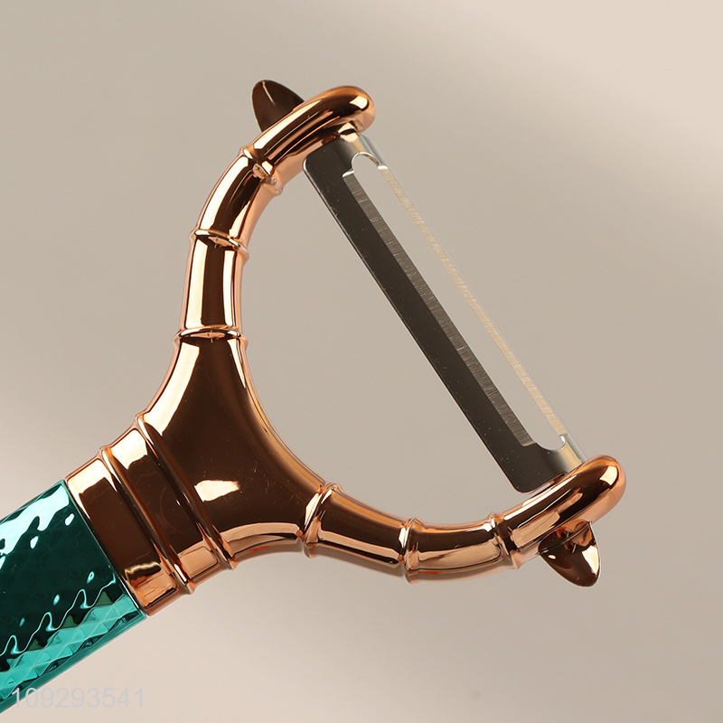 Factory price kitchen gadget vegetable peeler for sale